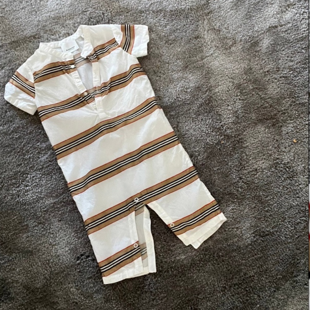 White Burberry romper size 12-18 months
